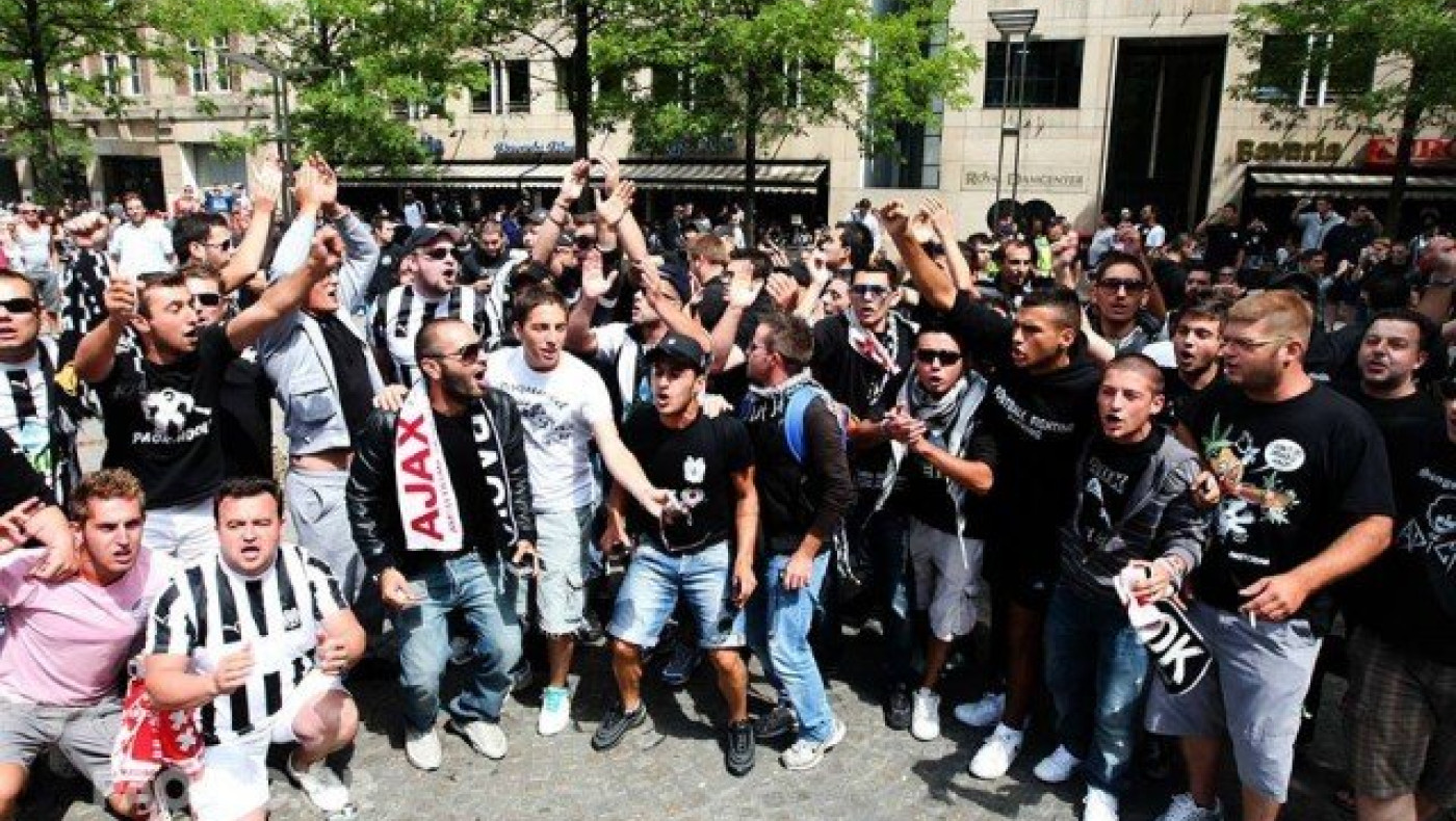 Άρχισε το ασπρόμαυρο πάρτι στο Άμστερνταμ (videos)