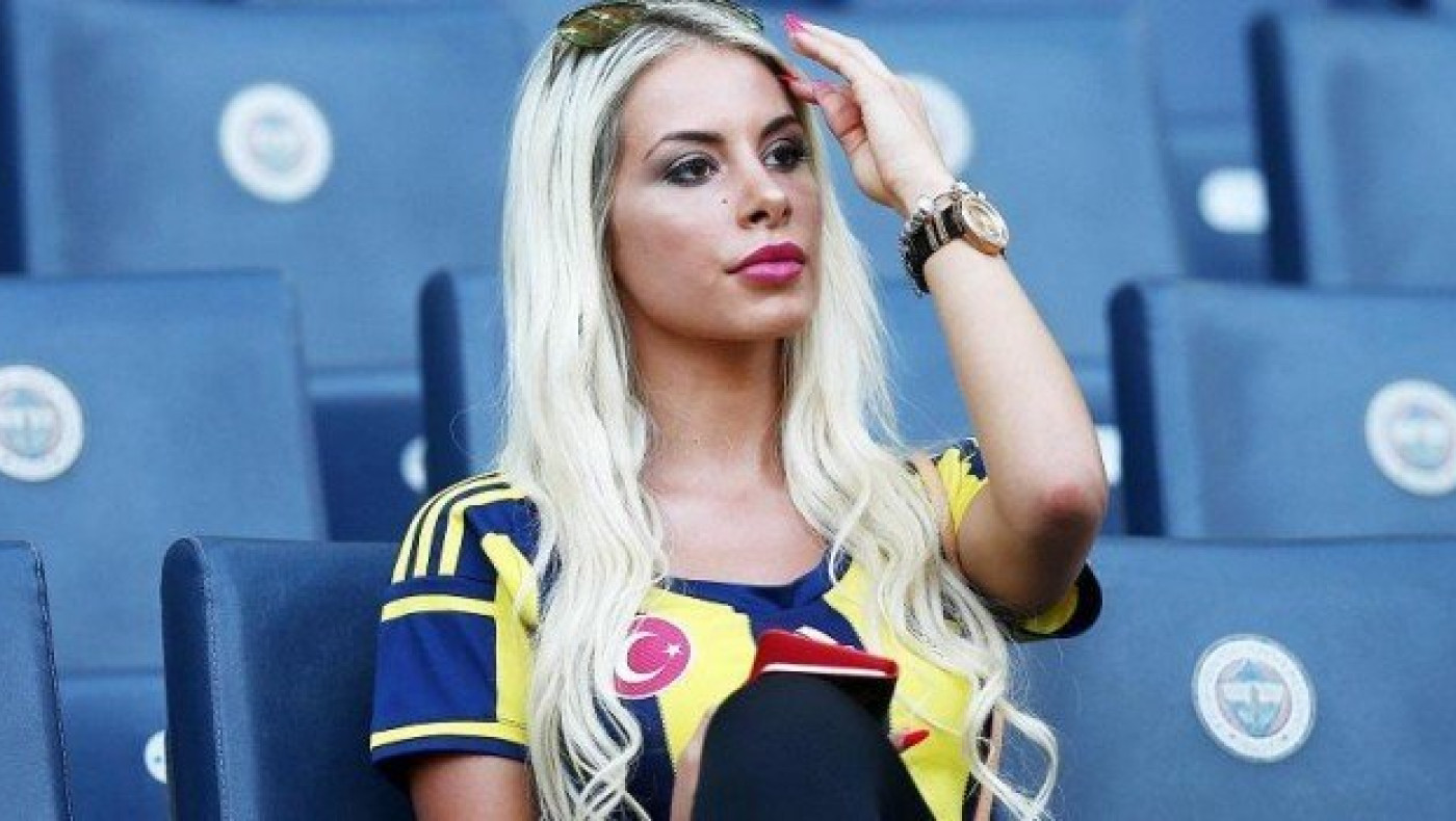 Η σύντροφος του Στοχ προκαλεί πανικό σε κάθε της εμφάνιση (pics)