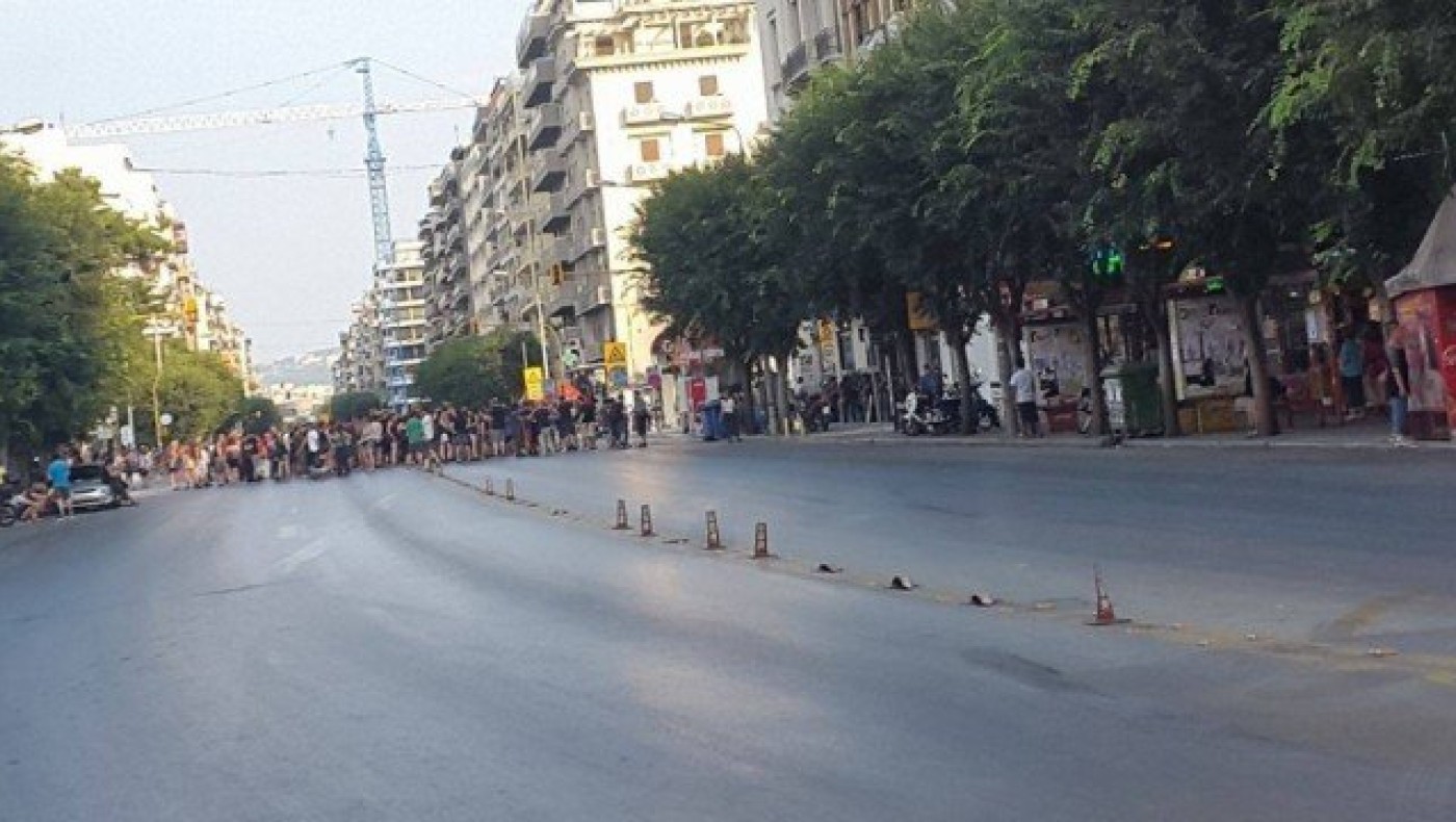 Θεσσαλονίκη - ΤΩΡΑ: Συγκέντρωση αντιεξουσιαστών στα γραφεία του ΣΥΡΙΖΑ