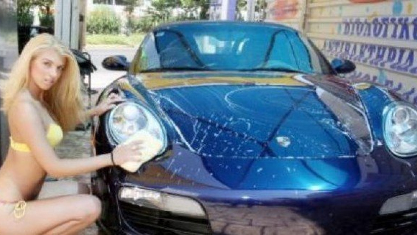 Το          πιο        sexy           πλύσιμο      αυτοκινήτου (vids)