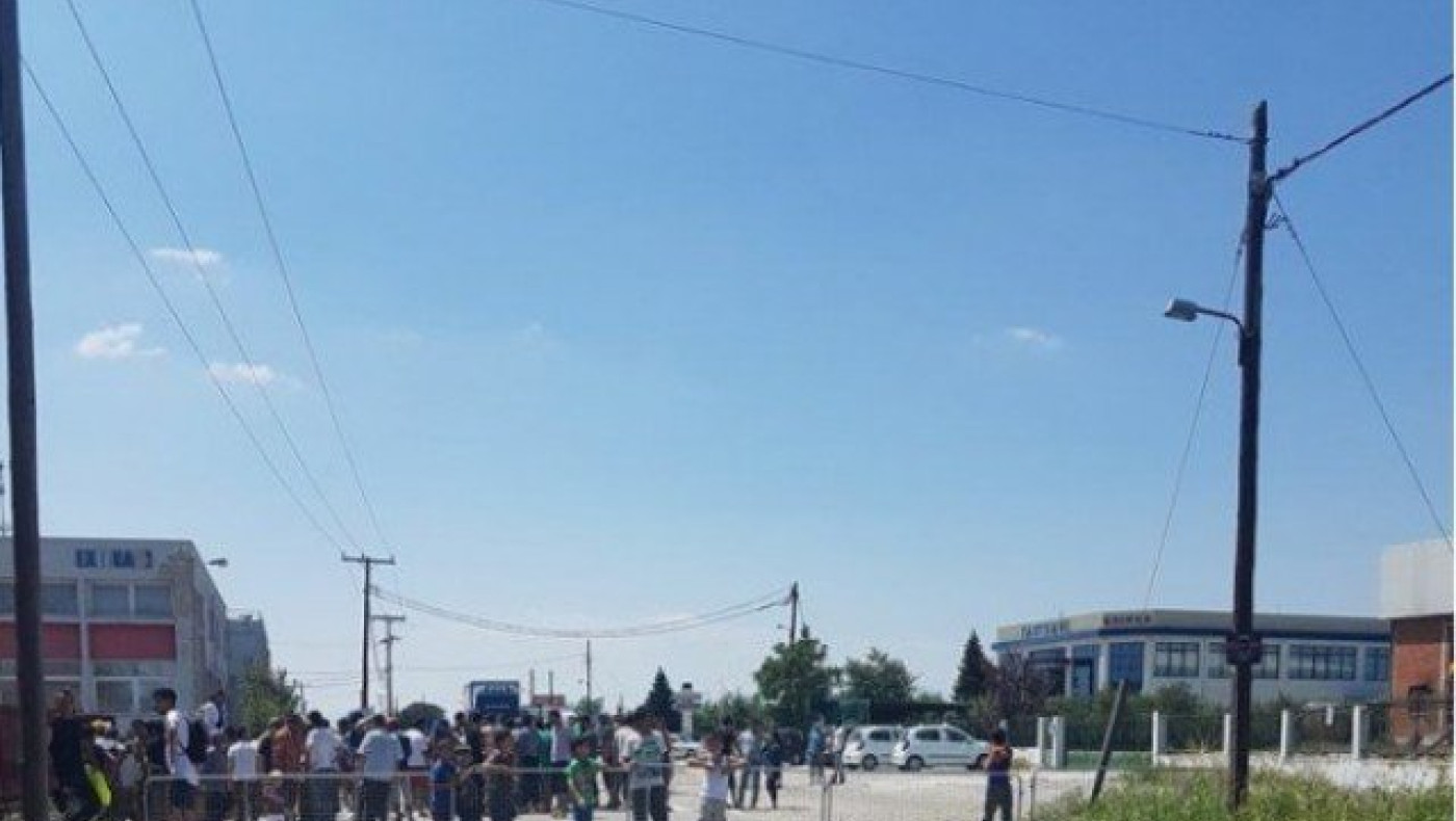 Ωραιόκαστρο - ΤΩΡΑ: Κλειστή η Συμμαχική Οδός - Εντάσεις από πρόσφυγες