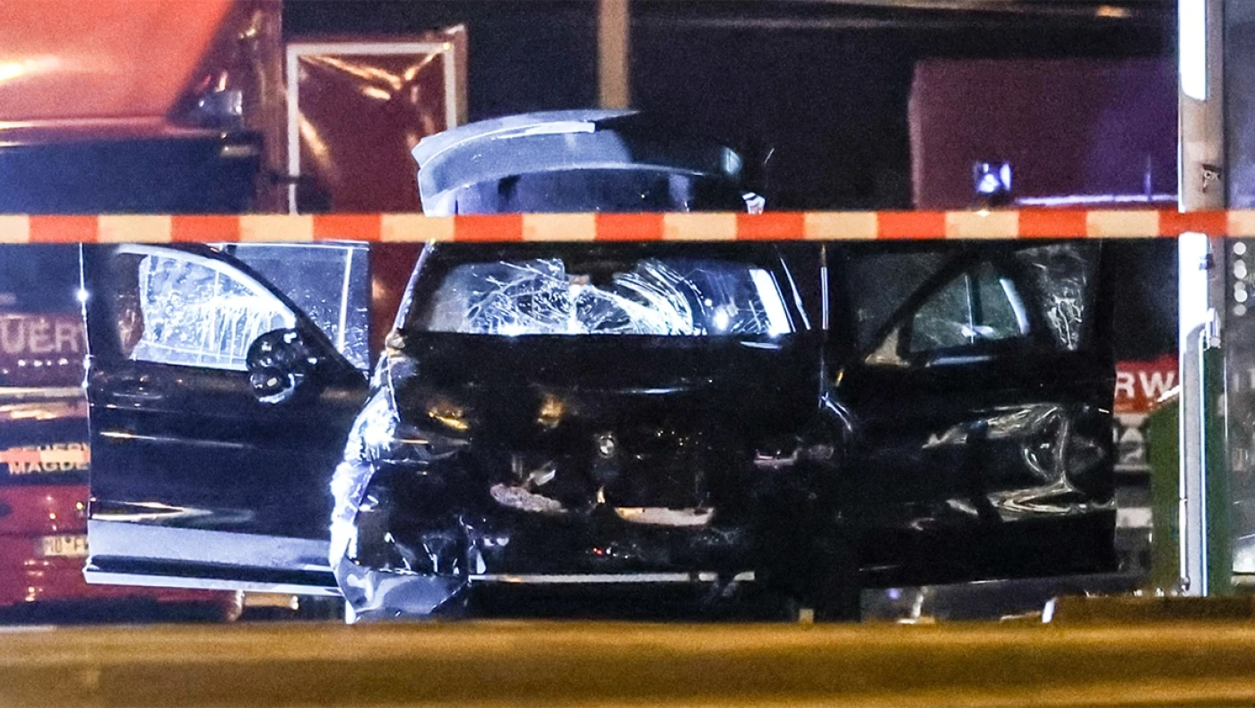 Φωτογραφία-ΣΟΚ της διαλυμένης BMW που «σκόρπισε» τον θάνατο στο Μαγδεμβούργο