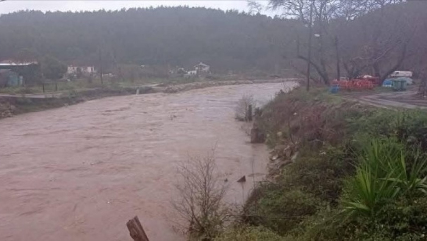 Κακοκαιρία Elena-Εύβοια: Υπερχείλισε ο Κυθήριος ποταμός
