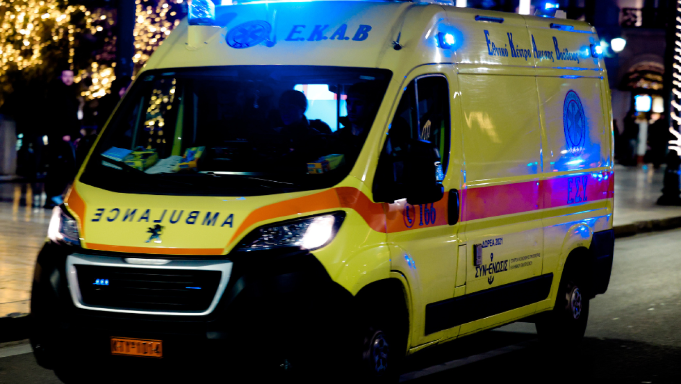 Άγρια συμπλοκή σε κεντρικό δρόμο της Πάτρας- Στο νοσοκομείο ένας νεαρός