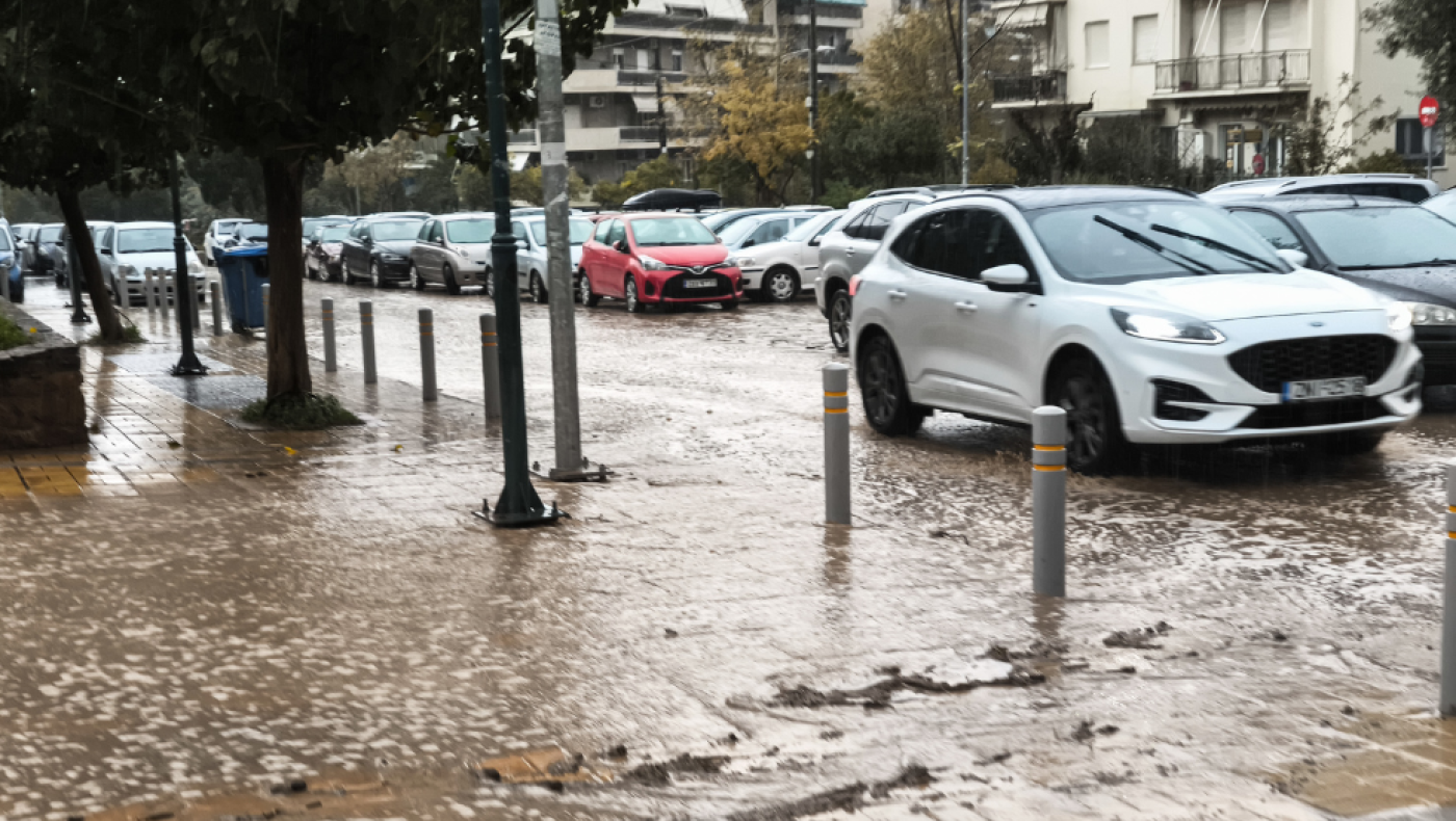 Κακοκαιρία Elena: Πλημμύρισε η Ποσειδώνος - Έτρεχε νερό στην αποβάθρα του ηλεκτρικού