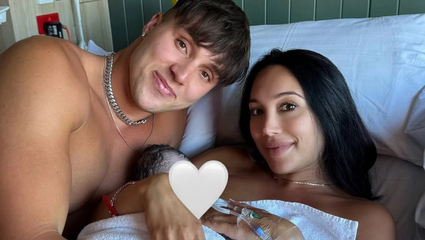 Γέννησε η σταρ του OnlyFans που έμεινε έγκυος από τον ετεροθαλή αδερφό της