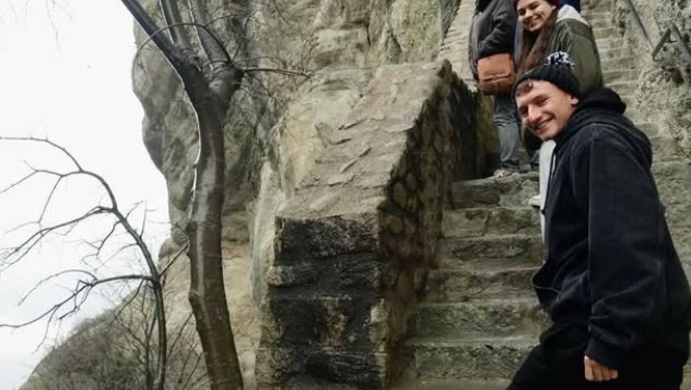 Ο Τσάλοφ γνωρίζει την Ελλάδα: Με την σύζυγό του στα Μετέωρα