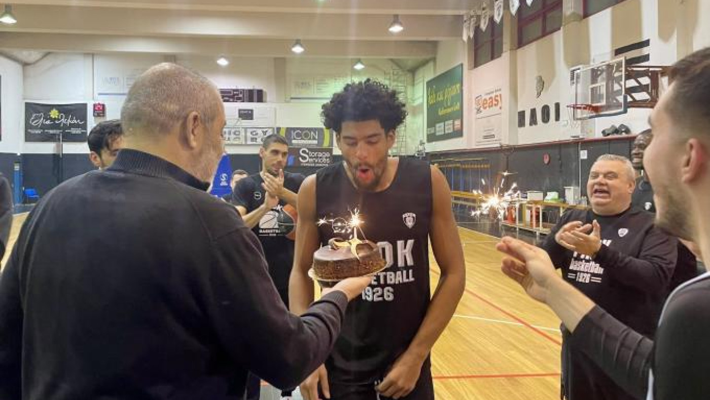 ΠΑΟΚ: Τούρτα έκπληξη για τον Φόρεστερ