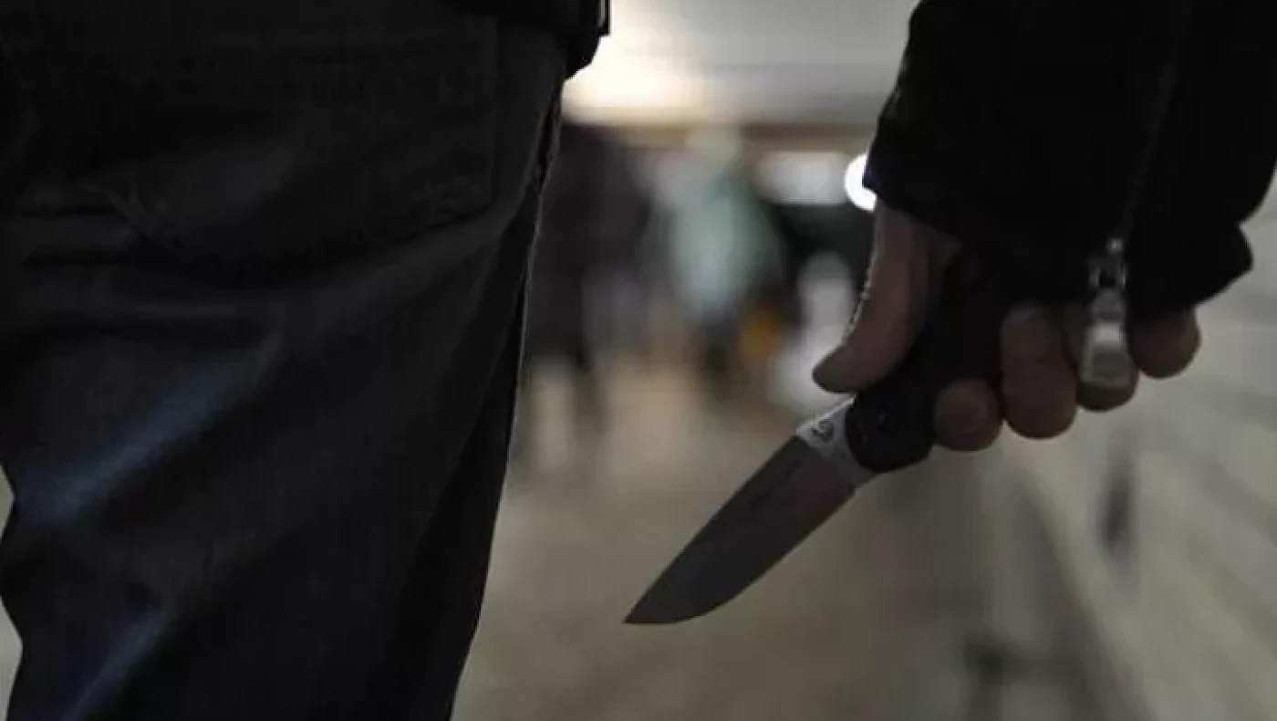 Λιβαδειά: Επίθεση με μαχαίρι σε 20χρονο στην κεντρική πλατεία