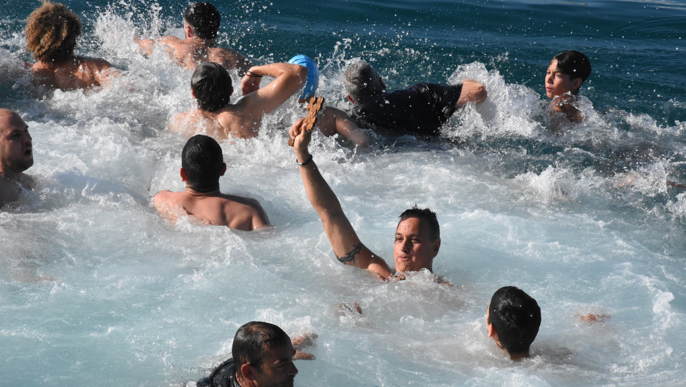 Θεσσαλονίκη: Ξανά στην Α' προβλήτα η ρίψη του τίμιου σταυρού