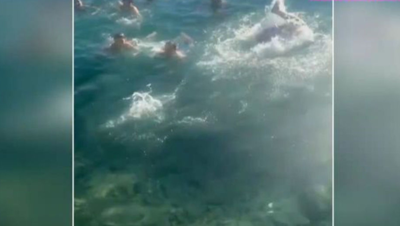 Θεοφάνεια-Γιώργος Μανίκας: Σάλος για το μακροβούτι που έκανε για να δώσει στον γιο του τον Σταυρό