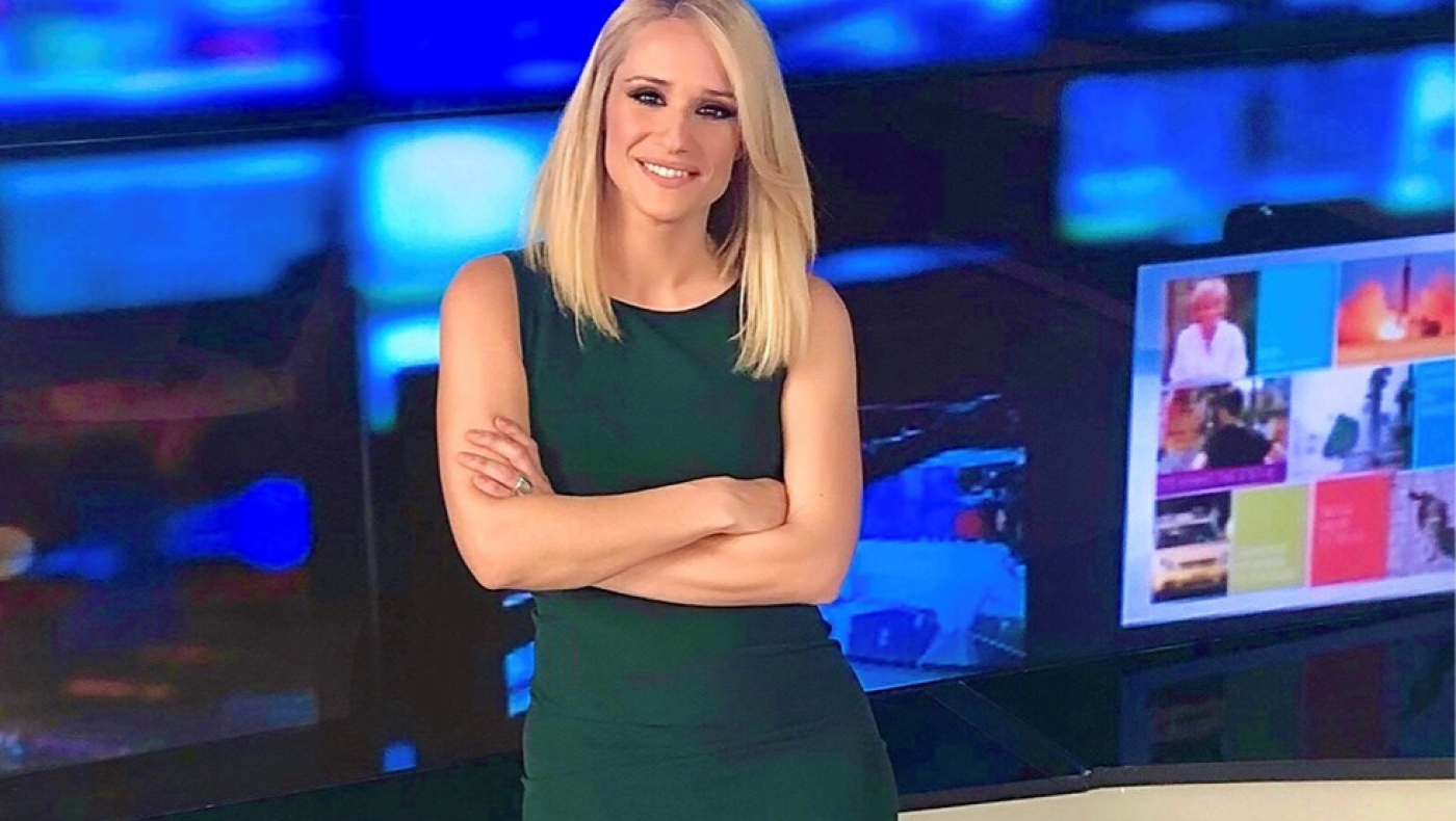 Σαν κορίτσι 20 ετών: Η Κατερίνα Παναγοπούλου του Mega βάζει τα γυαλιά στις influencers