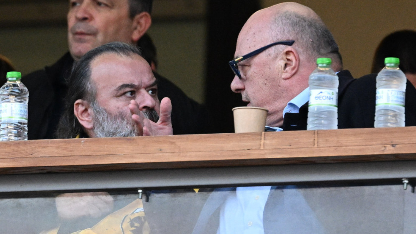 Μπέος και Ηλιόπουλος παρακολουθούν μαζί το Βόλος-ΑΕΚ