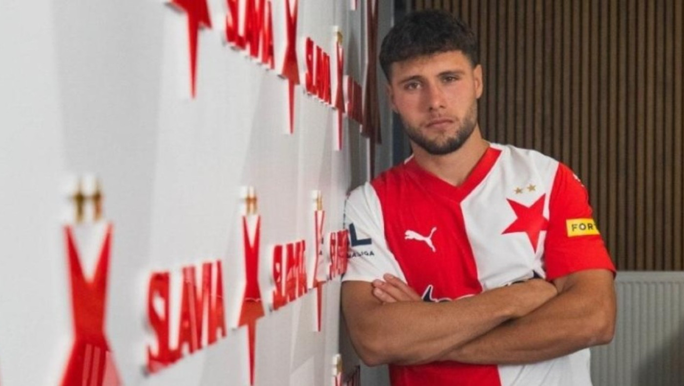 Γιάννης Φοίβος Μπότος: Από την Καρβινά ξανά στη μεγάλη σκηνή της Σλάβια Πράγας