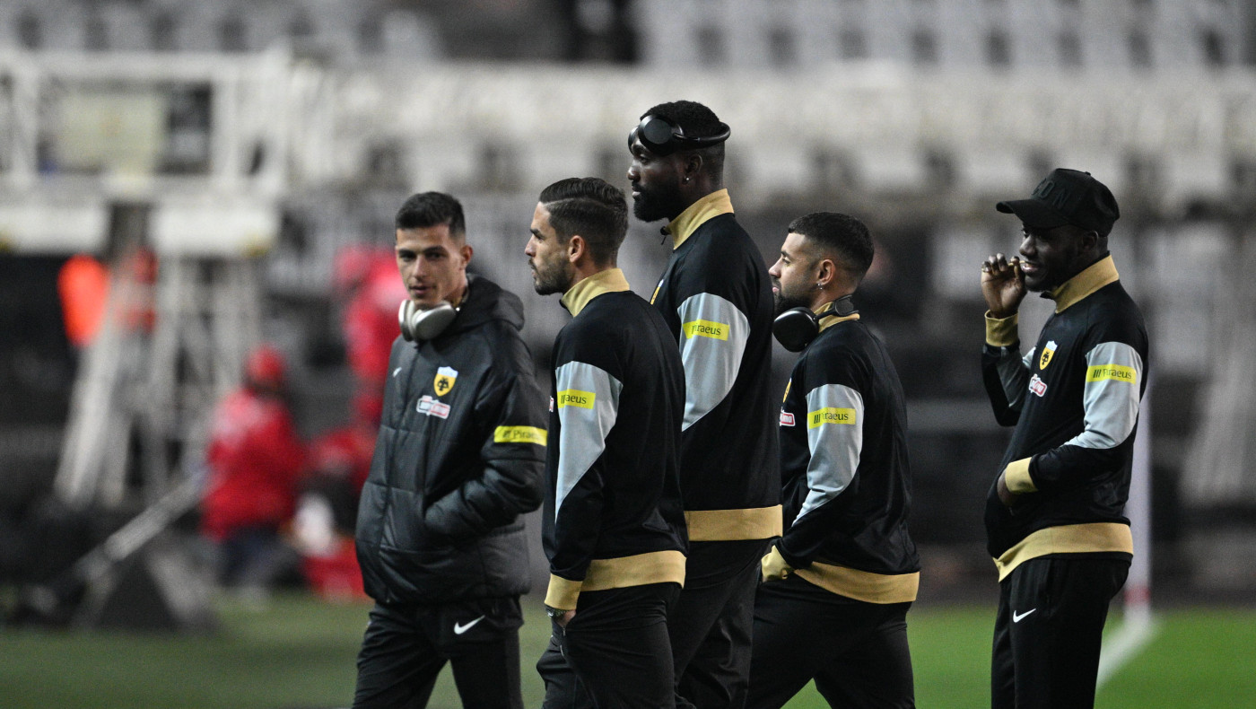 Είσοδος των τερματοφυλάκων της ΑΕΚ στην Τούμπα με ιαχές «κλέφτες, κλέφτες»!