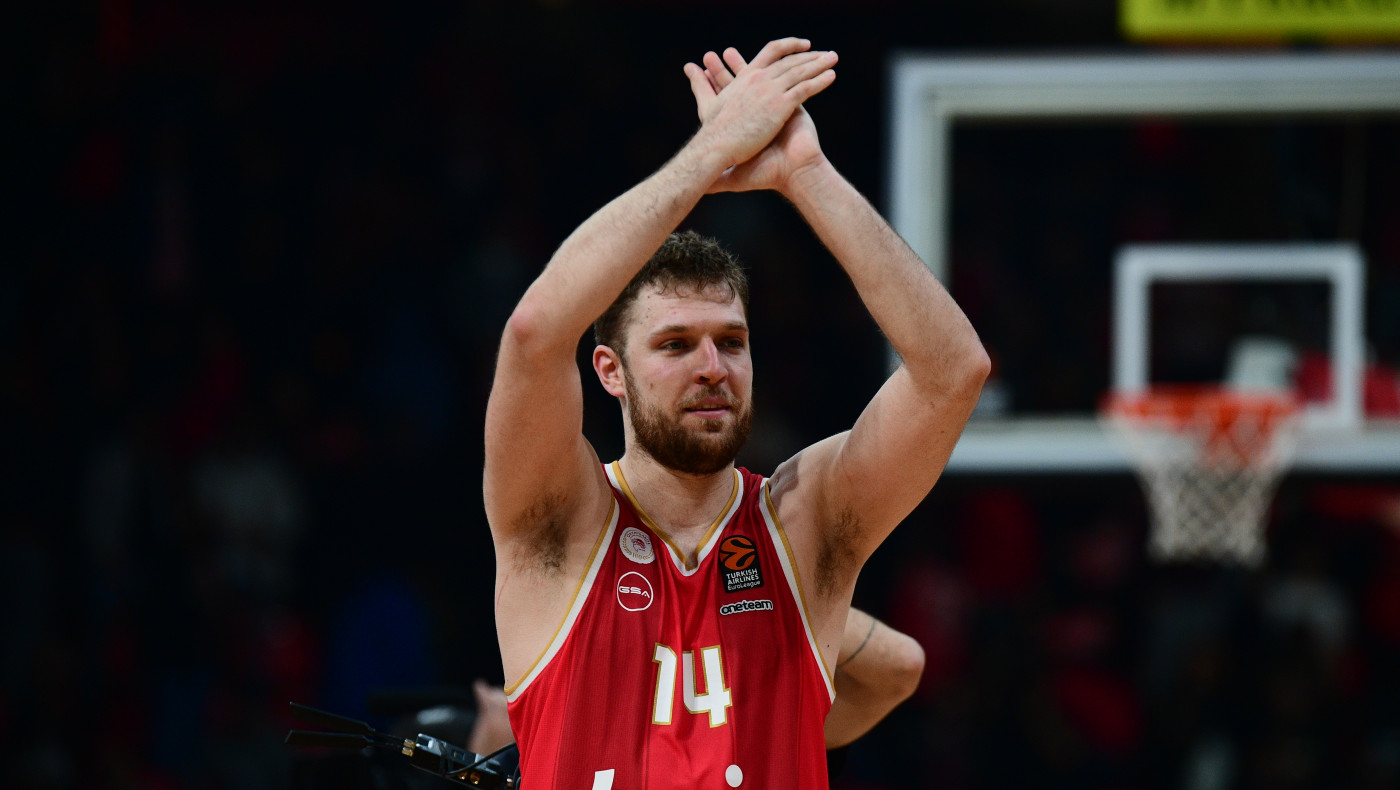 Ολυμπιακός: Ο Βεζένκοφ κατέρριψε ρεκόρ 36 χρόνων χωρίς να... ντριμπλάρει