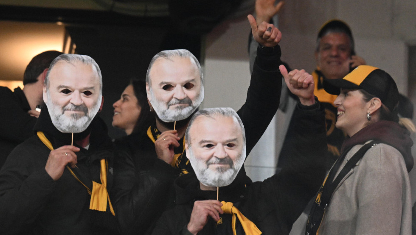 Η «απάντηση» των ΑΕΚτζήδων στους ΠΑΟΚτσήδες με μάσκες Ηλιόπουλου!