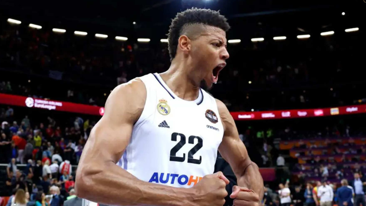 «Πέσιμο» Ταβάρες στον Μποζίκα: «Σκάσε και να είσαι ειλικρινής»