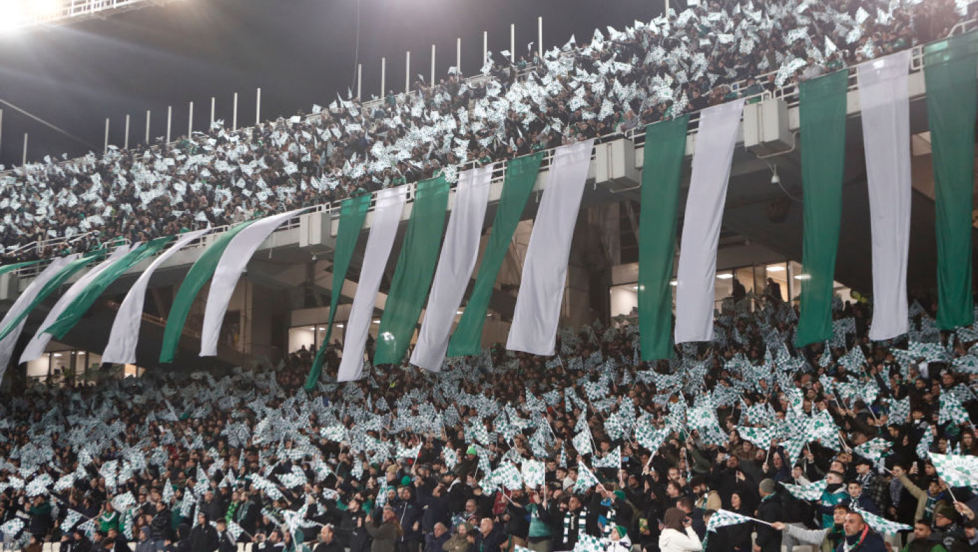 Παναθηναϊκός-Ολυμπιακός: Το πανό για «ΔΕΑΒ, VAR και παράγκα»