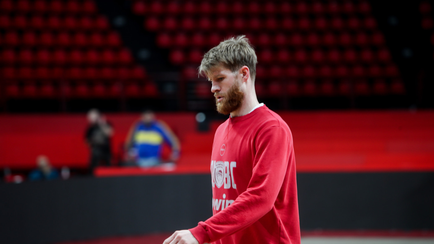 Ολυμπιακός: Άφησε μουστάκι και μπήκε στρατό ο Γουόκαπ