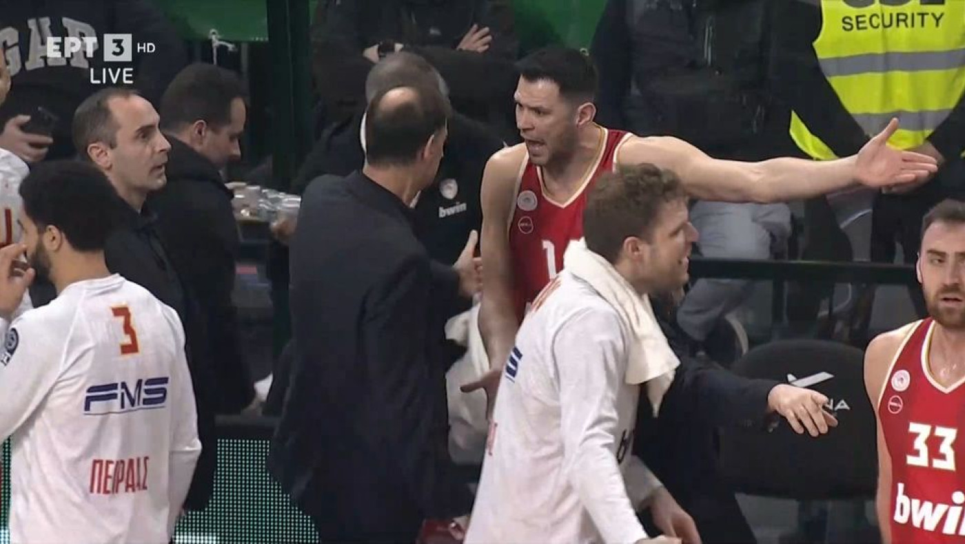 Παναθηναϊκός-Ολυμπιακός: Χαμός με Μπαρτζώκα και Παπανικολάου στο ΟΑΚΑ