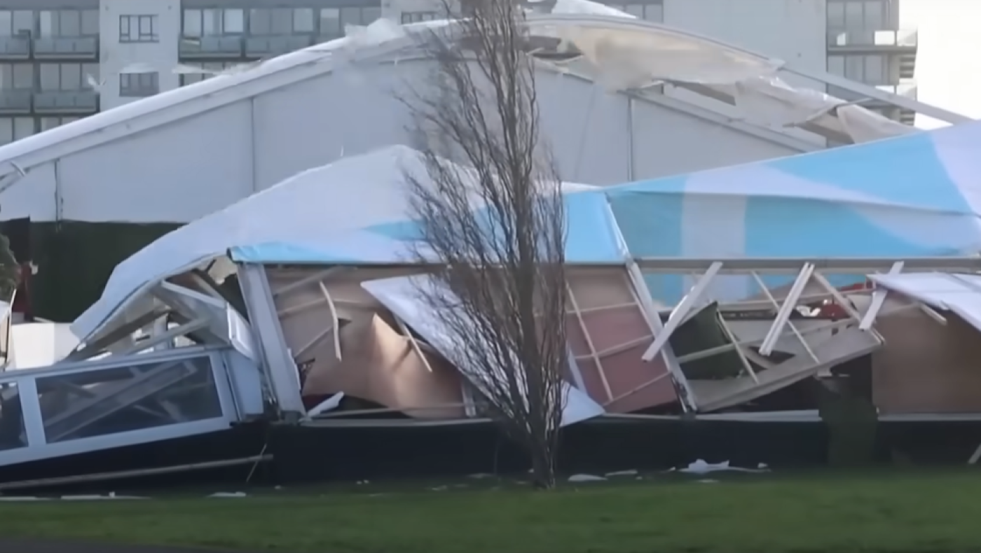 Καταιγίδα Eowyn: Ένας νεκρός και 725.000 σπίτια χωρίς ρεύμα στην Ιρλανδία