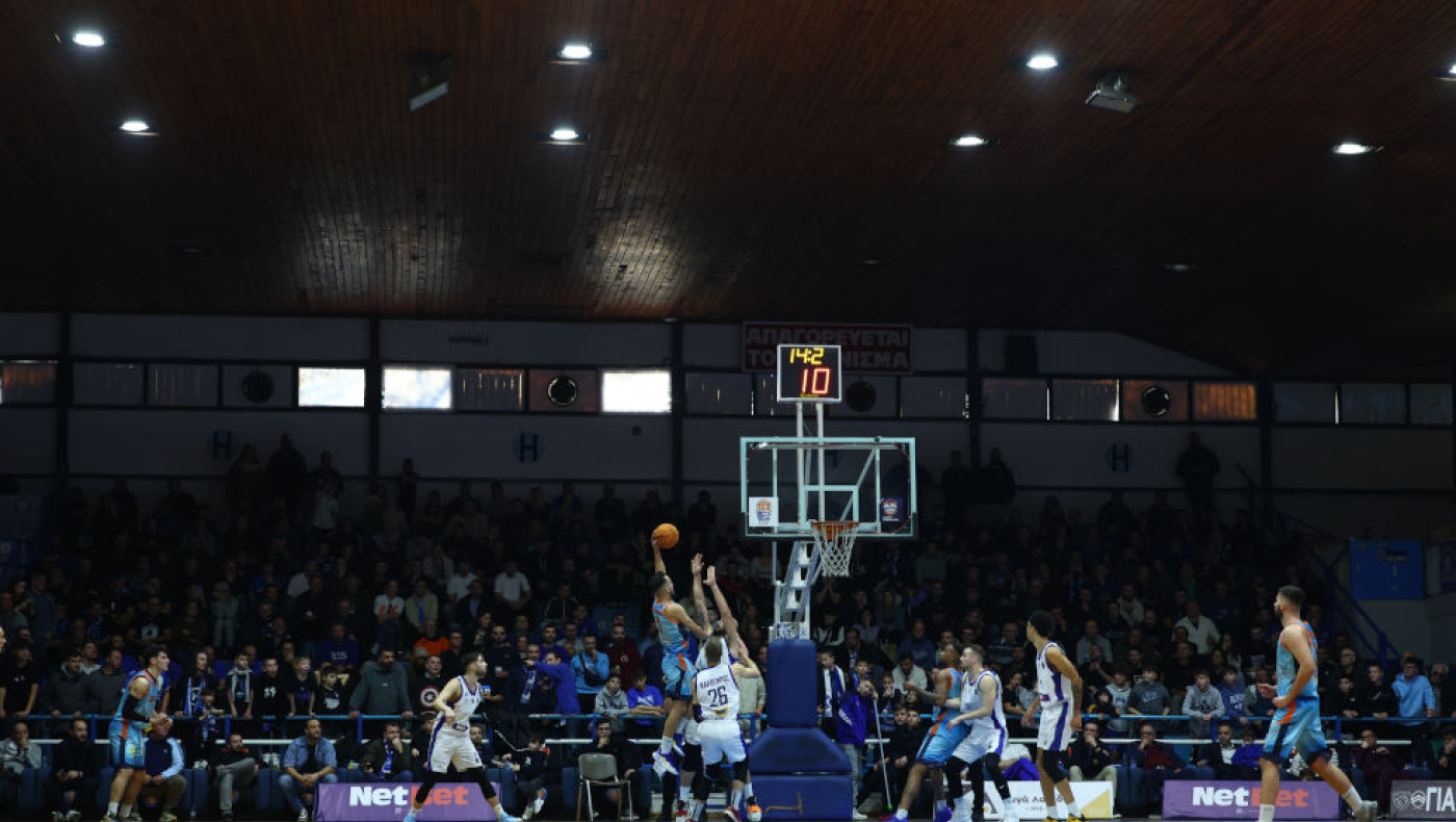 Ηρακλής VS Μεγαρίδα-Το δεύτερο πανό των οπαδών για τα Τέμπη: «Μέχρι η κοινωνία να εξεγερθεί»