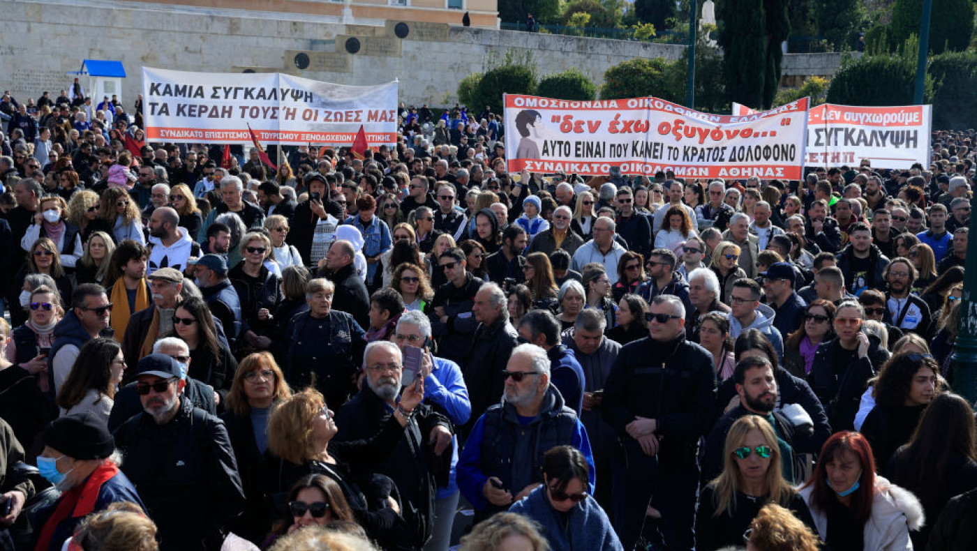 ΕΡΤ: Χωρισμένη στα δύο μετά τις ογκώδεις διαδηλώσεις για τα Τέμπη