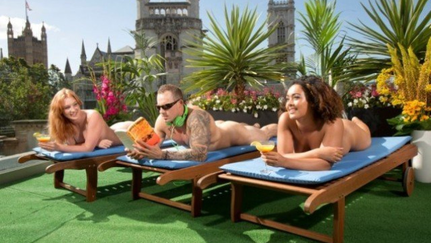 Το πρώτο μπαρ γυμνιστών στο Λονδίνο         (photos)