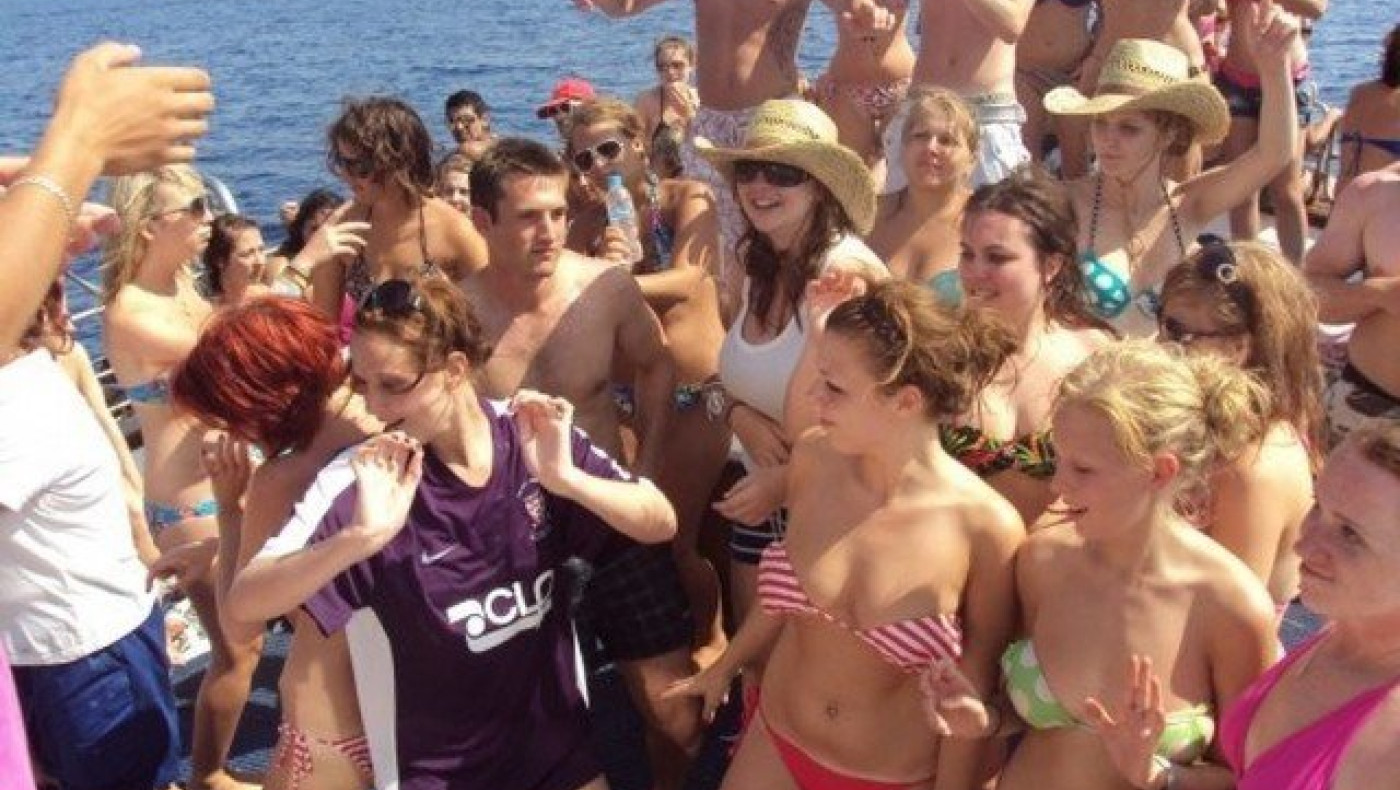 Νέο άκρως ακατάλληλο βίντεο από γιοτ της ακολασίας! (video)