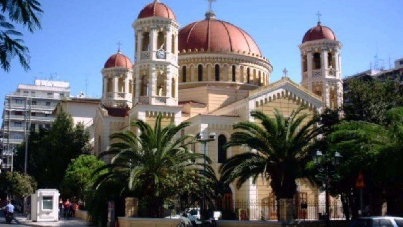 Αντιεξουσιαστές εισέβαλαν στη Μητρόπολη Θεσσαλονίκης!