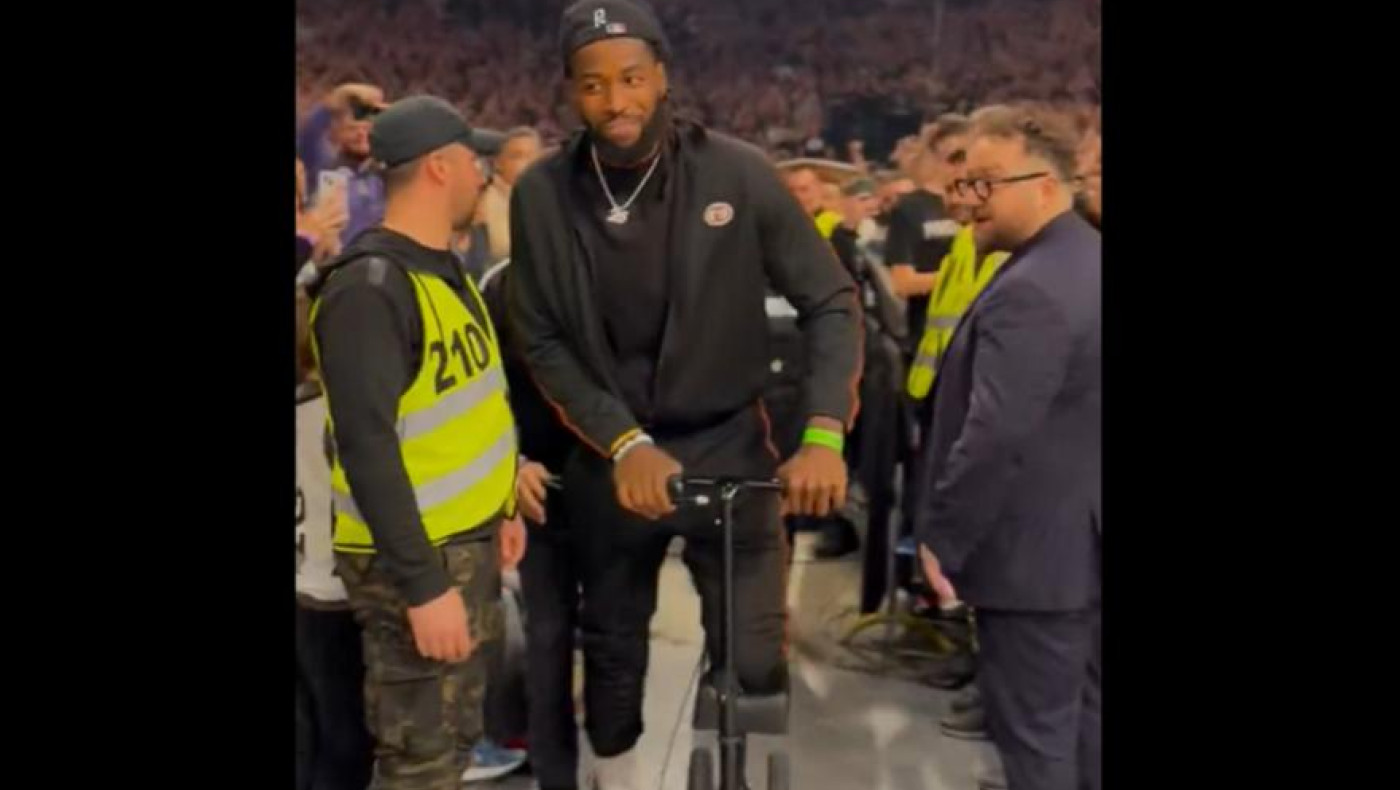 Σείστηκε η «Beogradska Arena» για τον Λεσόρ-Εμφανίστηκε με... πατίνι (vid)