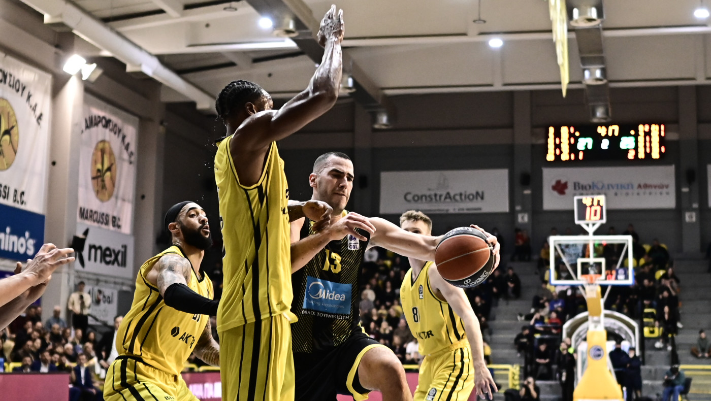 Πολύ σκληρός για να πεθάνει ο Άρης - Μεγάλο διπλό στο κλειστό του Αγίου Θωμά