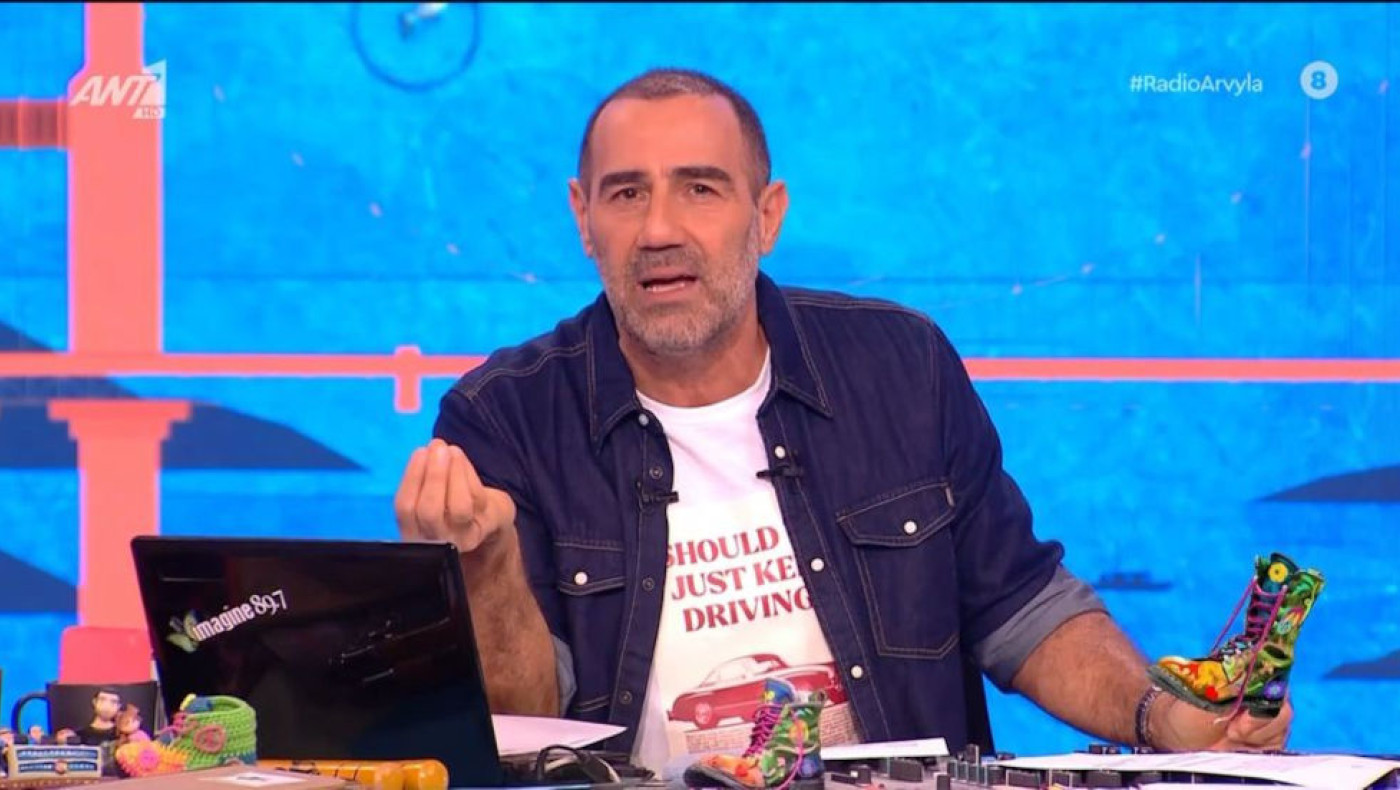 Ράδιο Αρβύλα-Κανάκης για Τέμπη: «Θα έπρεπε να γκρεμίζεται ο τόπος»