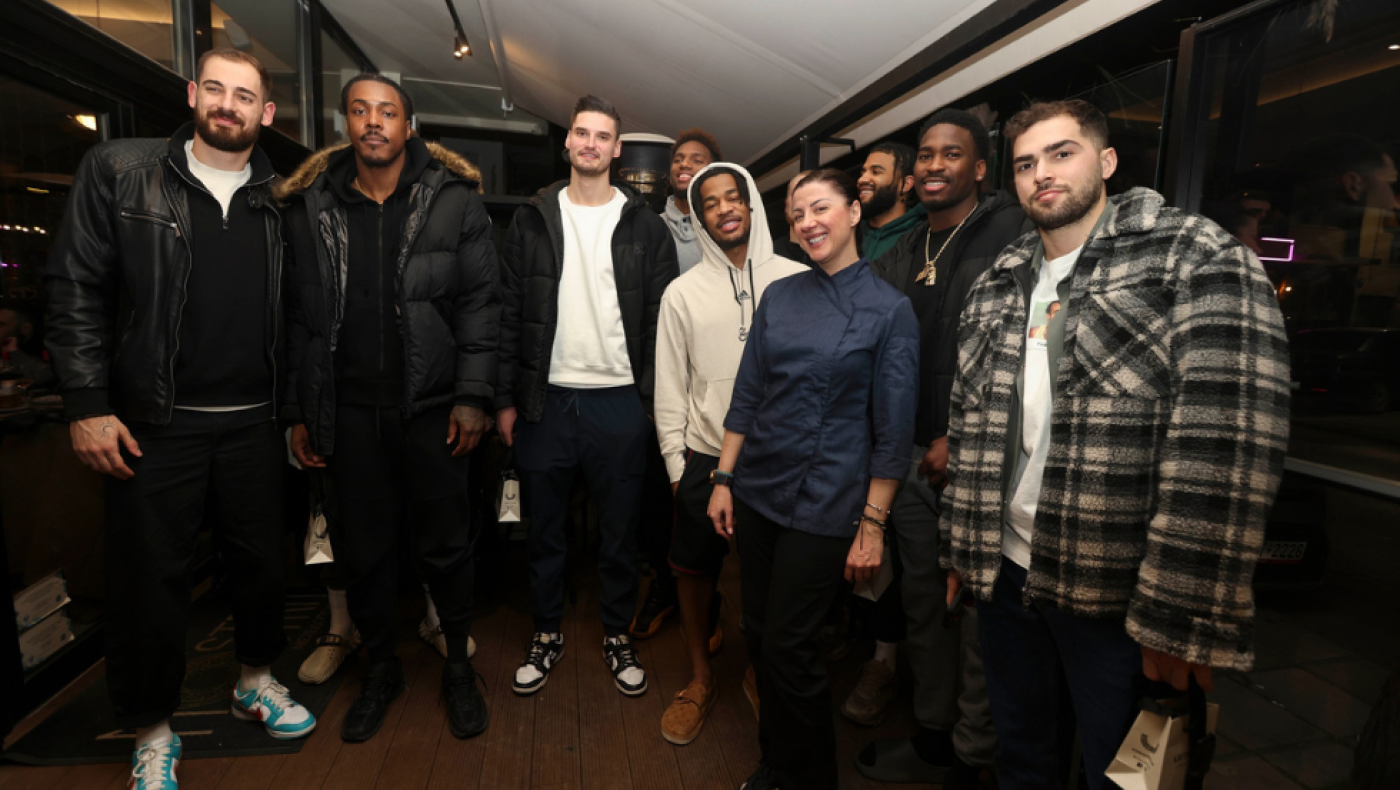 ΚΑΕ Άρης: Η κοπή της πίτας συνδυάστηκε με τα γενέθλια του Νίκου Βετούλα