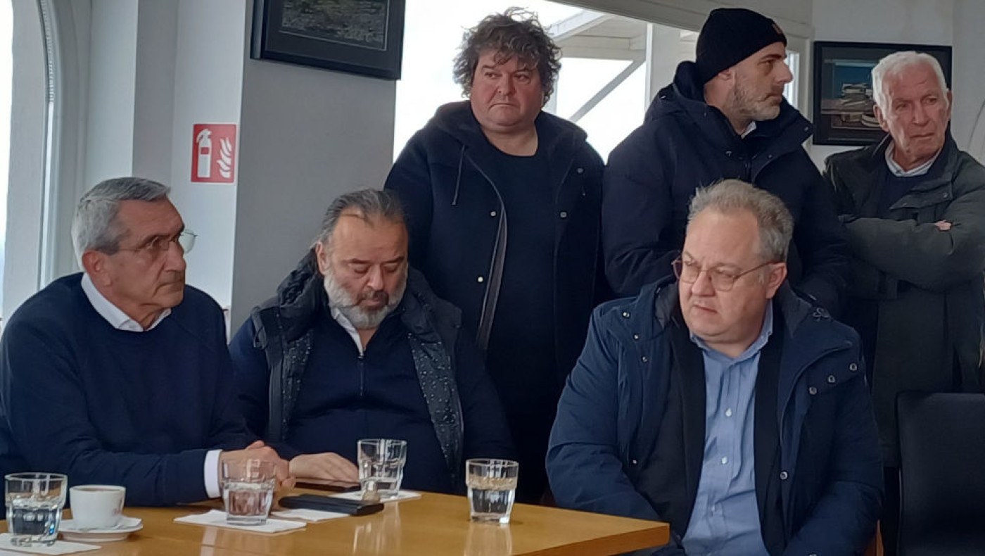 Μάριος Ηλιόπουλος: Βρέθηκε στη Σαντορίνη-«Παρών» στη σύσκεψη υπό τον Πρωθυπουργό