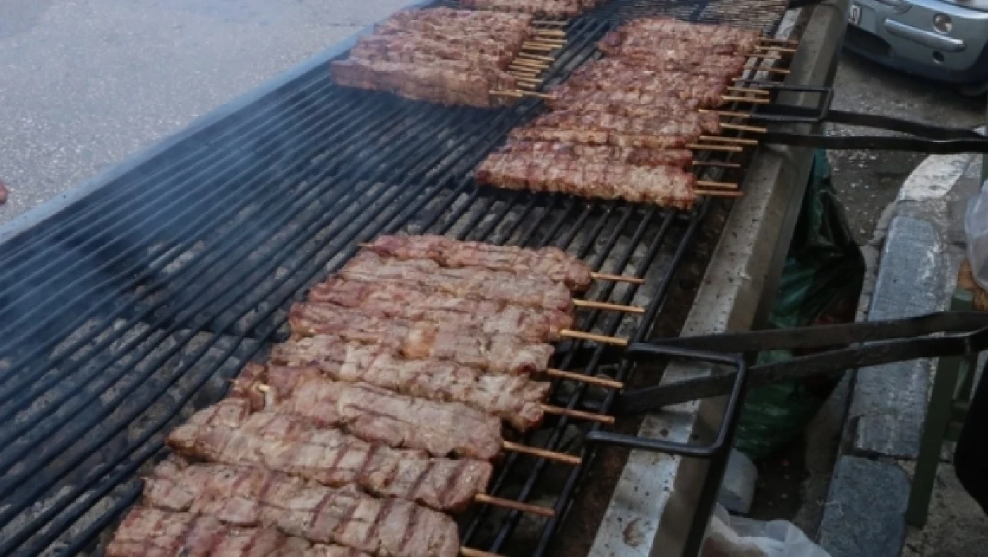 Reddit: Διπλωματικό επεισόδιο στο διαδίκτυο με το αλβανικό σουβλάκι