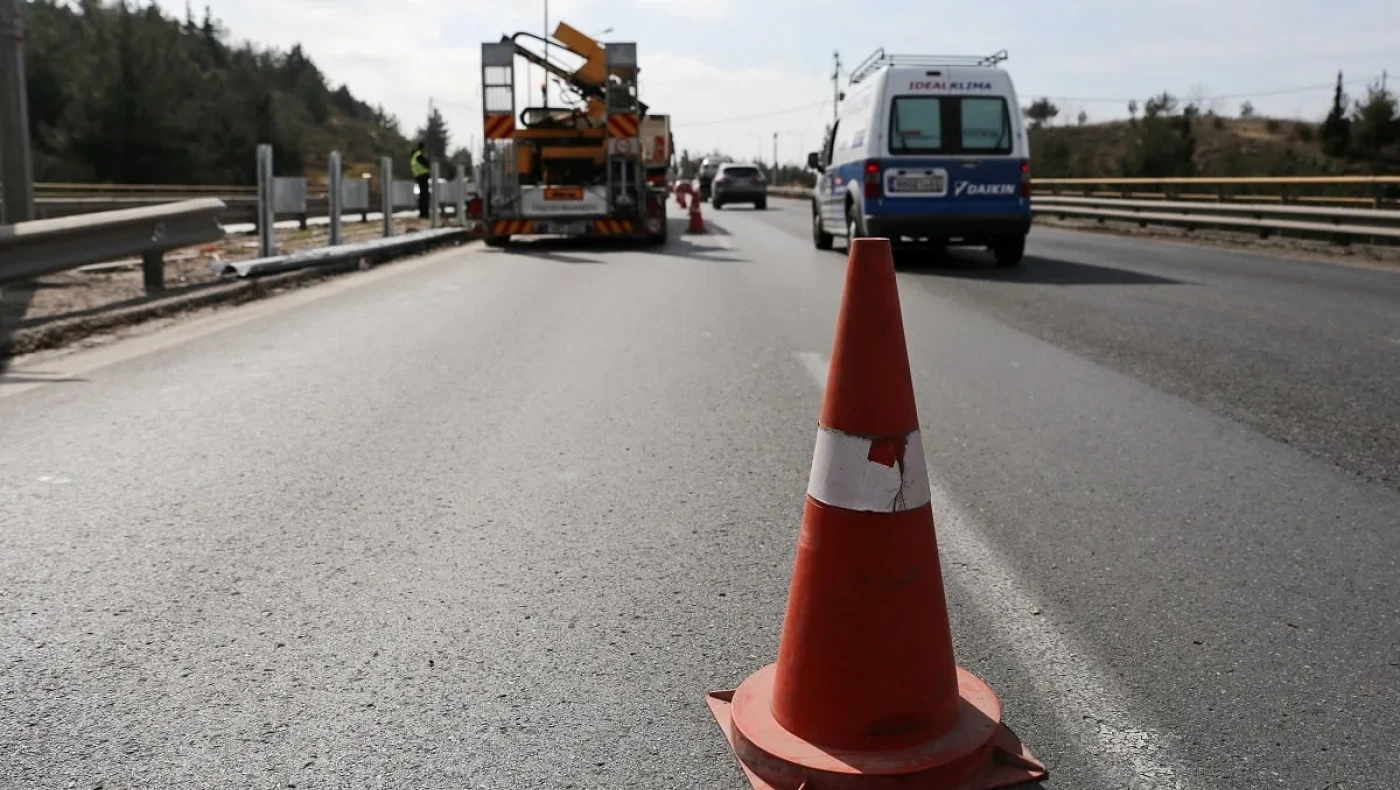 Ε.Ο. Θεσσαλονίκης-Ν. Μουδανιών: Εργασίες αποκατάστασης στηθαίων ασφαλείας-Μέχρι πότε θα διαρκέσουν