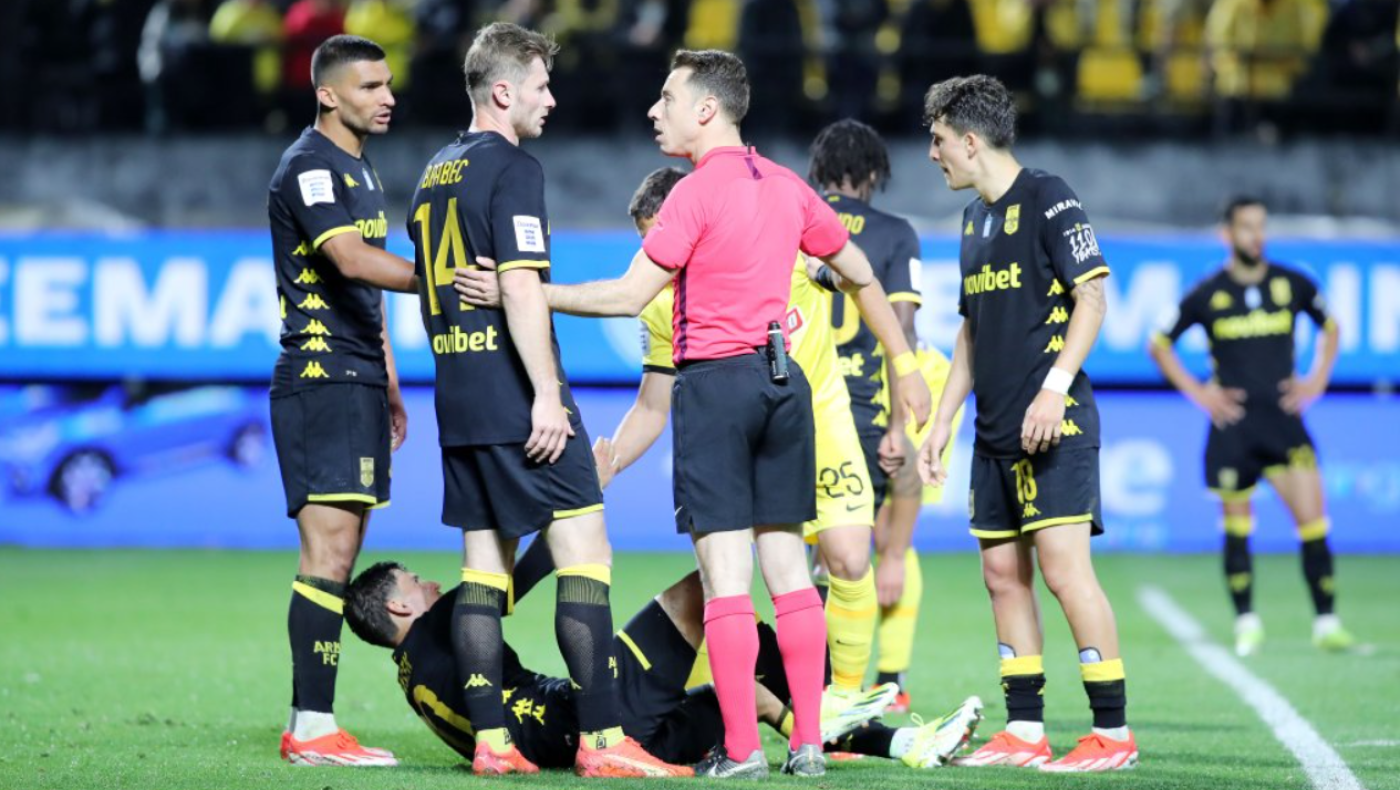 Μόνο ήττες ο Άρης με διαιτητή Βεργέτη στο χορτάρι!