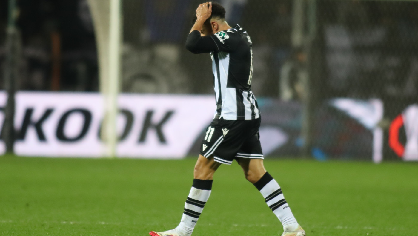 ΠΑΟΚ-Στεάουα: Υπερβολική αποβολή Τάισον για διαμαρτυρία