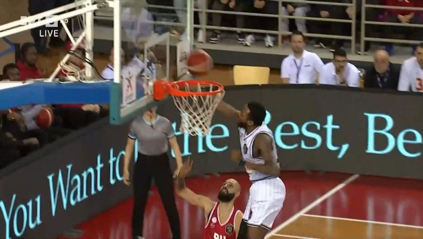 ΠΑΟΚ-Ολυμπιακός: Το επιβλητικό μπλοκ του Άπσον στον Φουρνιέ!