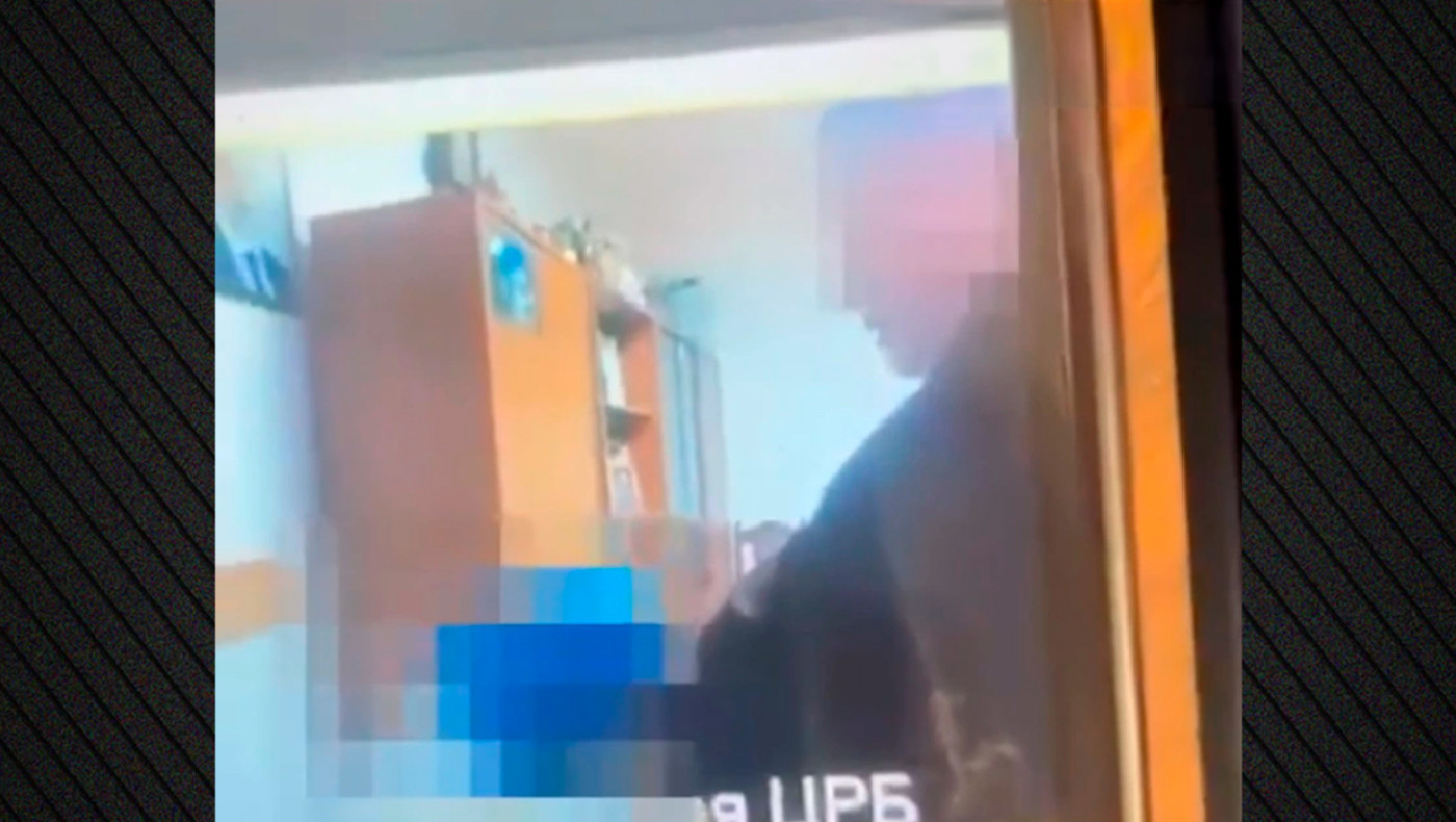 Βίντεο «έκαψε» γιατρό σε ερωτικές περιπτύξεις με νοσοκόμα