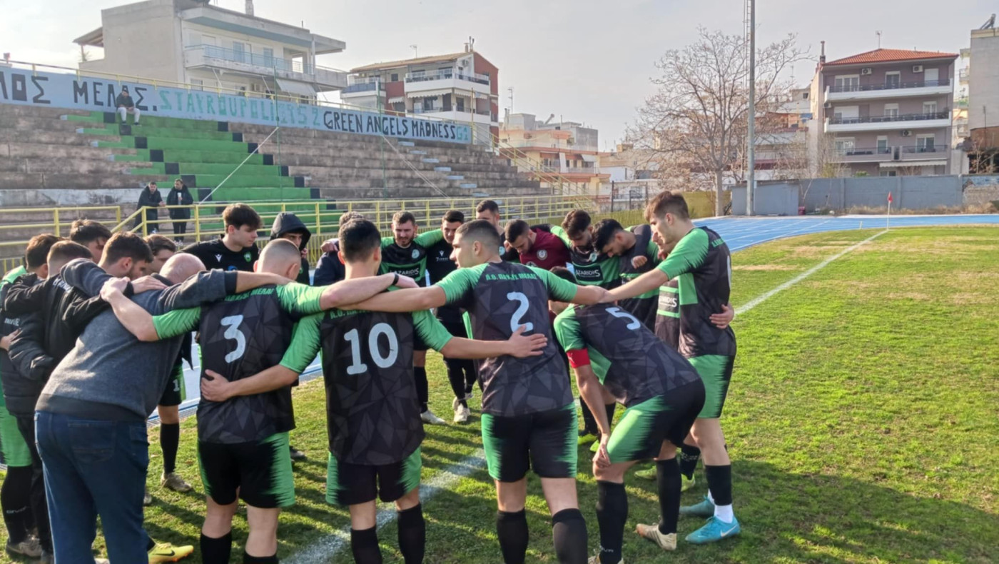 Ο Παύλος Μελάς συγχαίρει τους διαιτητές και ευχαριστεί για τη φιλοξενία