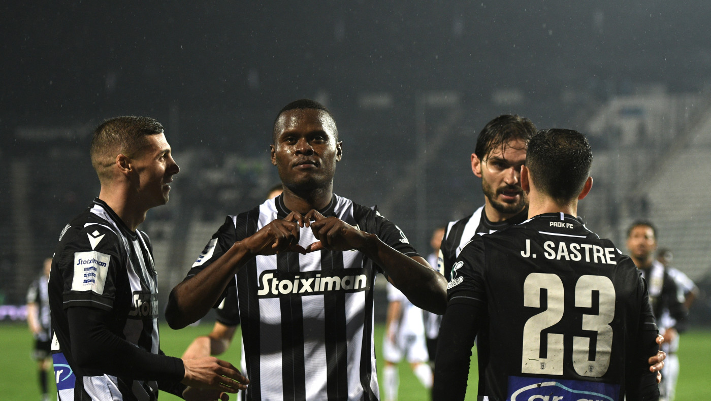 ΠΑΟΚ: Καμαρά και Μπάμπα αποθεώνουν τον Σαμάτα την ώρα που κάνει δηλώσεις!