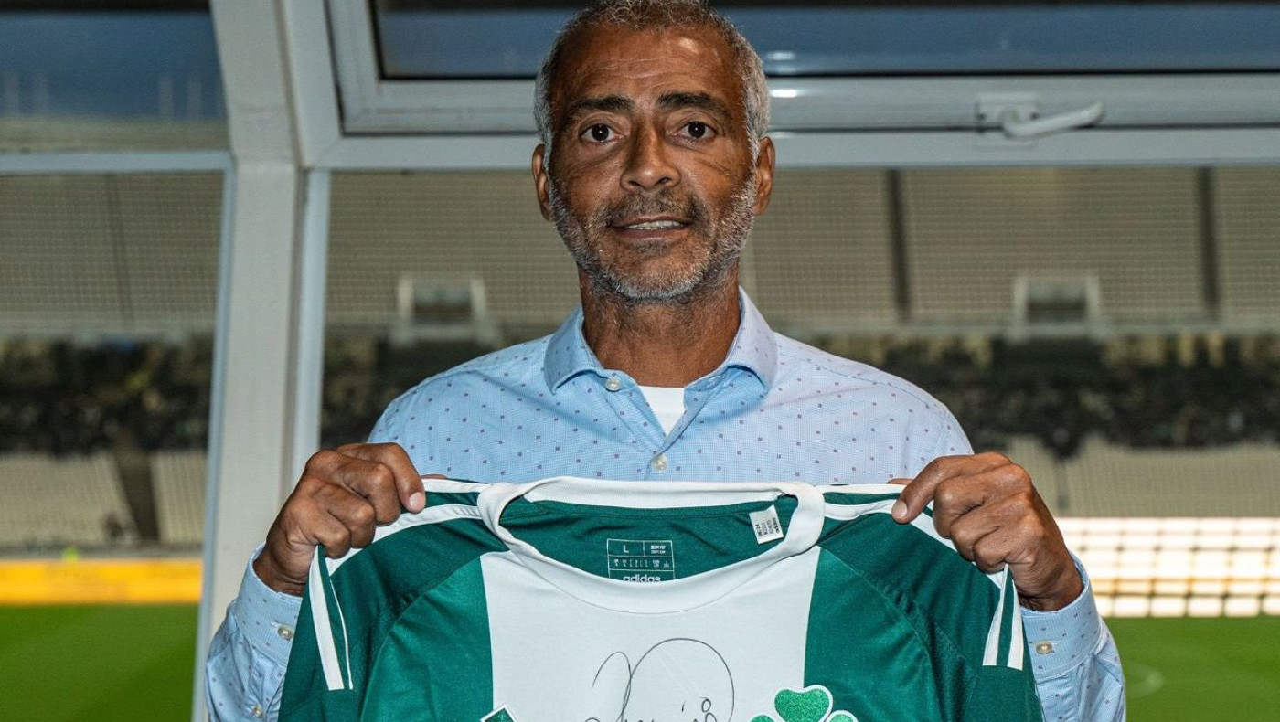 Ρομάριο: Με φανέλα του Παναθηναϊκού στο ΟΑΚΑ για τον αγώνα με τον Βόλο! (pics)