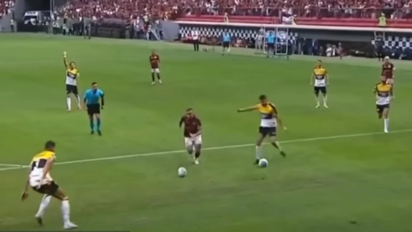 Λαμία όπως Φλαμένγκο-Ίδιο πέναλτι με δύο μπάλες στον αγωνιστικό χώρο (vid)