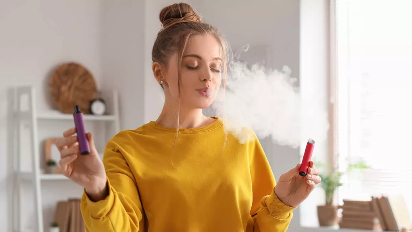 Άτμισμα: Τι προκαλεί σε στόμα, γλώσσα και γεύση-Οδοντίατρος αποκαλύπτει