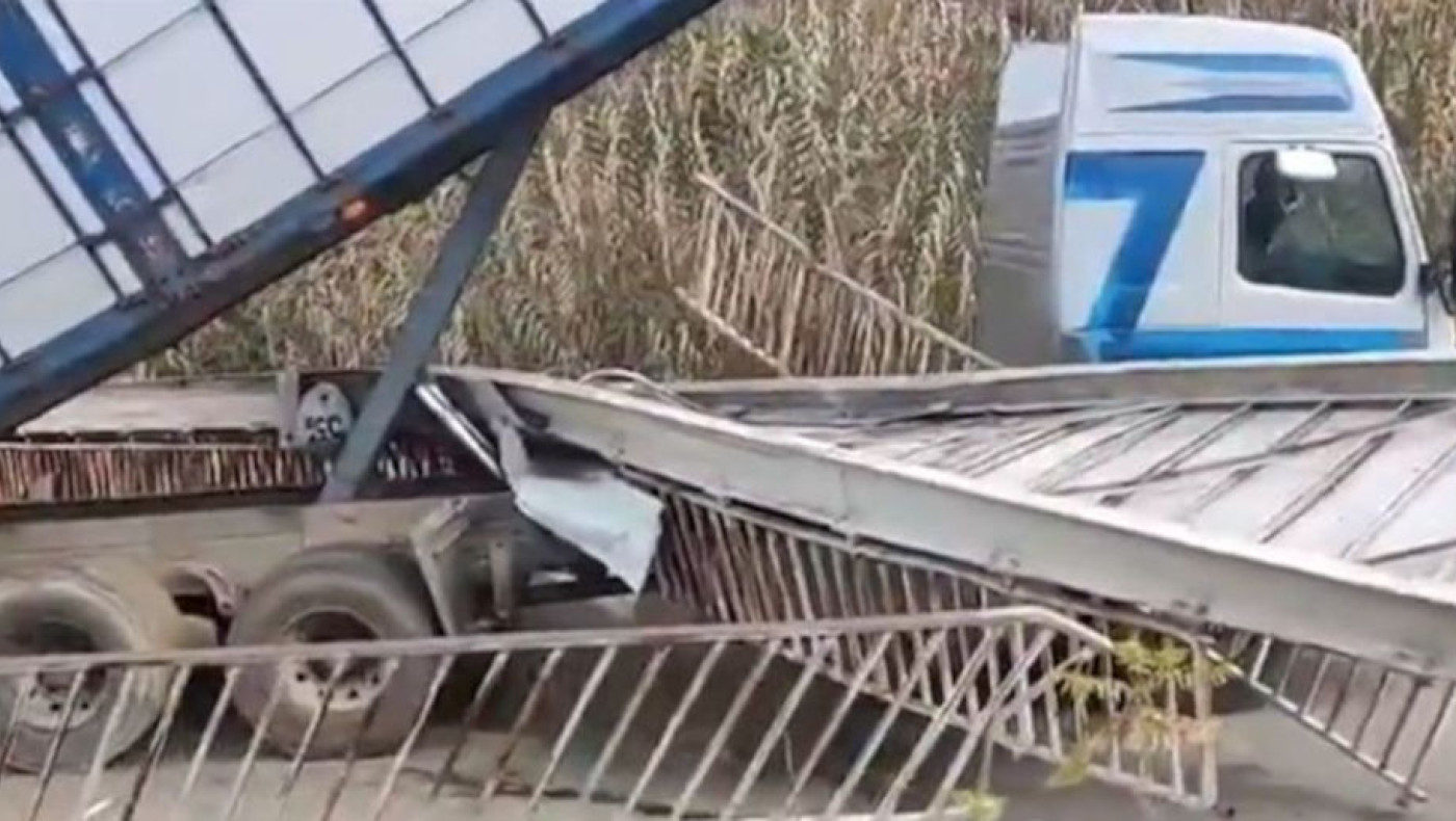 Αγρίνιο: Φορτηγό γκρέμισε γέφυρα-Δείτε το VIDEO