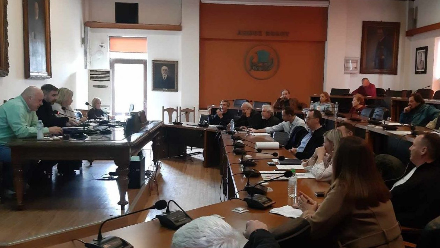 Αχιλλέας Μπέος: «Άντε γεια νούμερα» - Χαμός στο Δημοτικό Συμβούλιο Βόλου