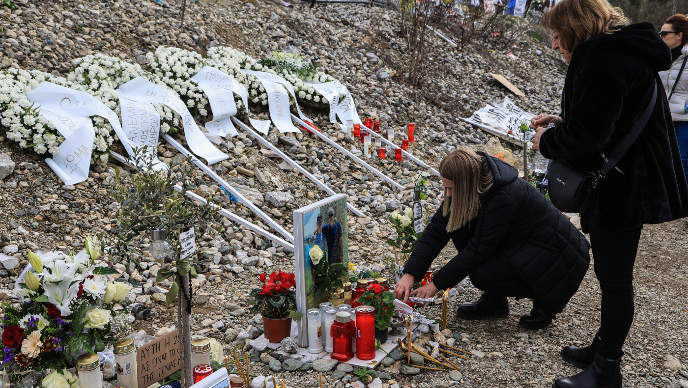 Τέμπη: Η στιγμή που αστυνομικός φτάνει στον τόπο της τραγωδίας - «Είναι άμορφη μάζα...»